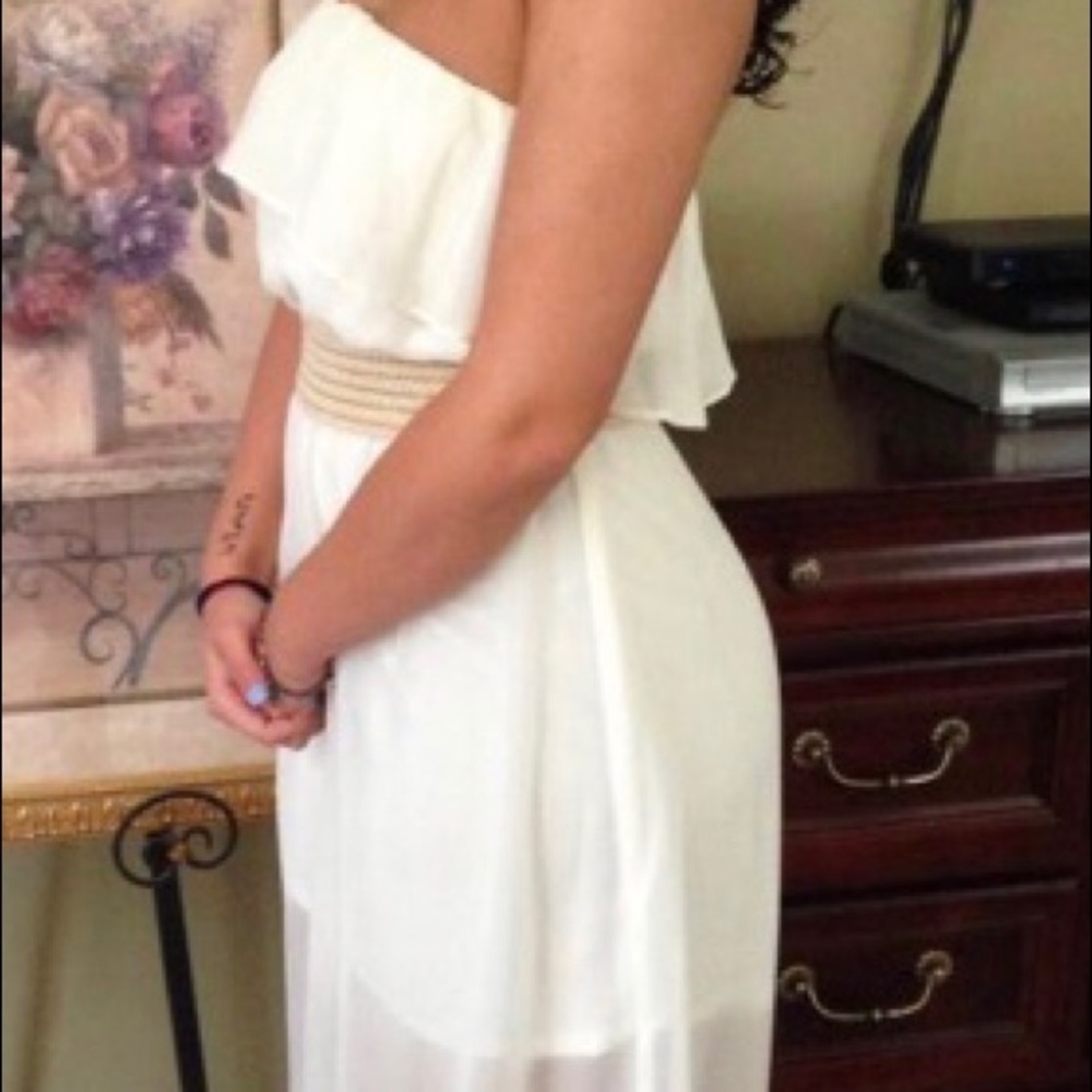 Gorgeous strapless dress.